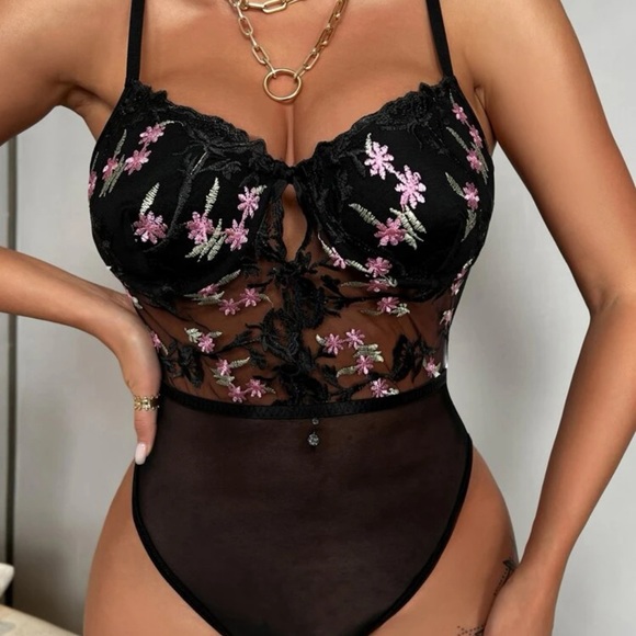 *NEW* embroidered lace and mesh bodysuit L - Picture 2 of 11